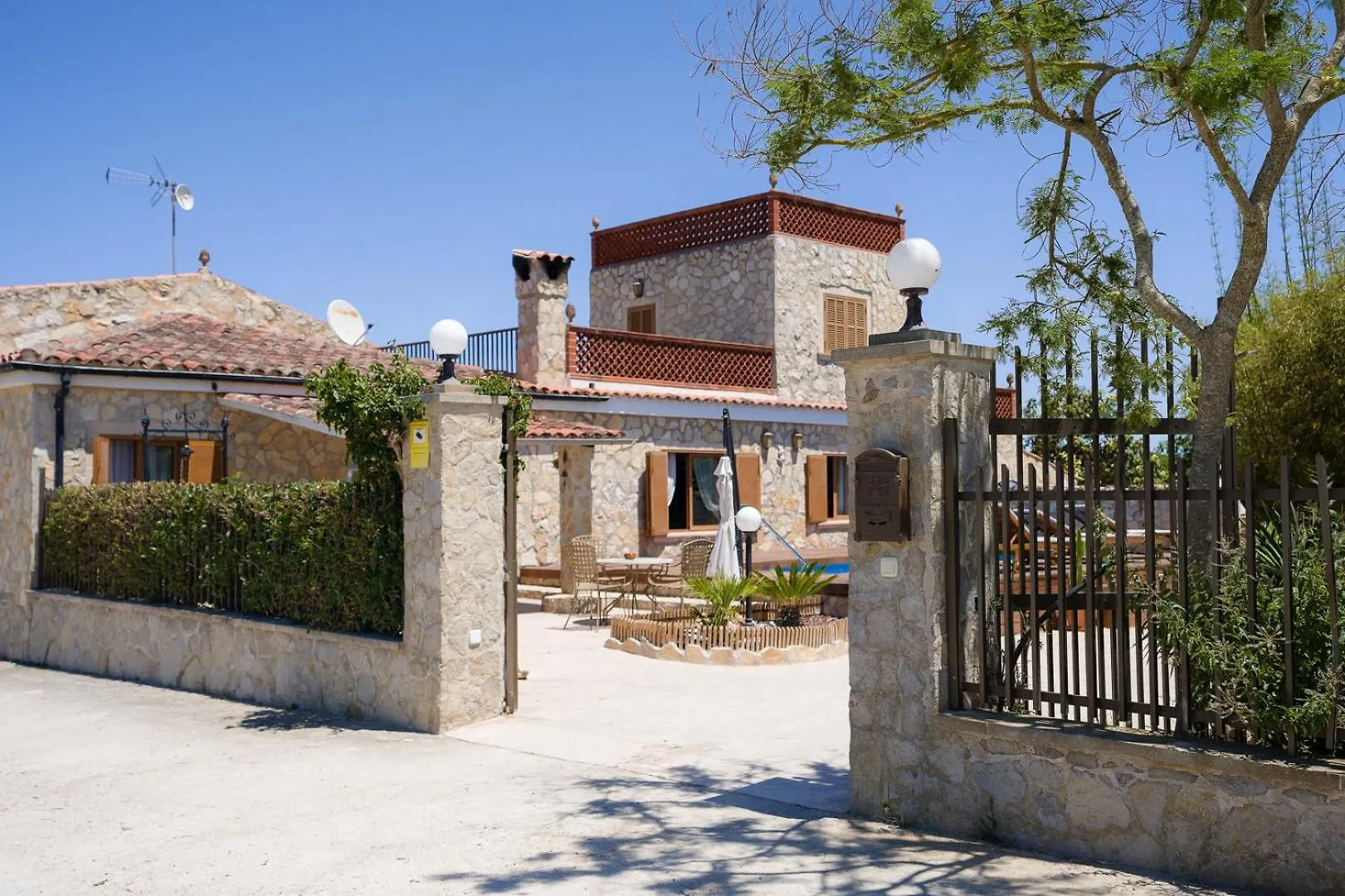 Son Roig ,Beautiful Place In The Heart Of Mallorca -Etv 9979 Maria De La Salut Spain